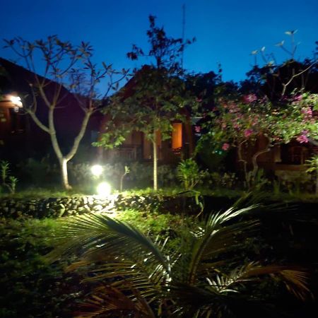 Batumadeg Bougainvillea Bungalow מראה חיצוני תמונה