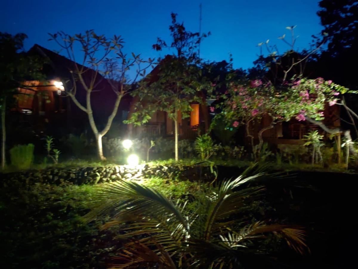 Batumadeg Bougainvillea Bungalow מראה חיצוני תמונה