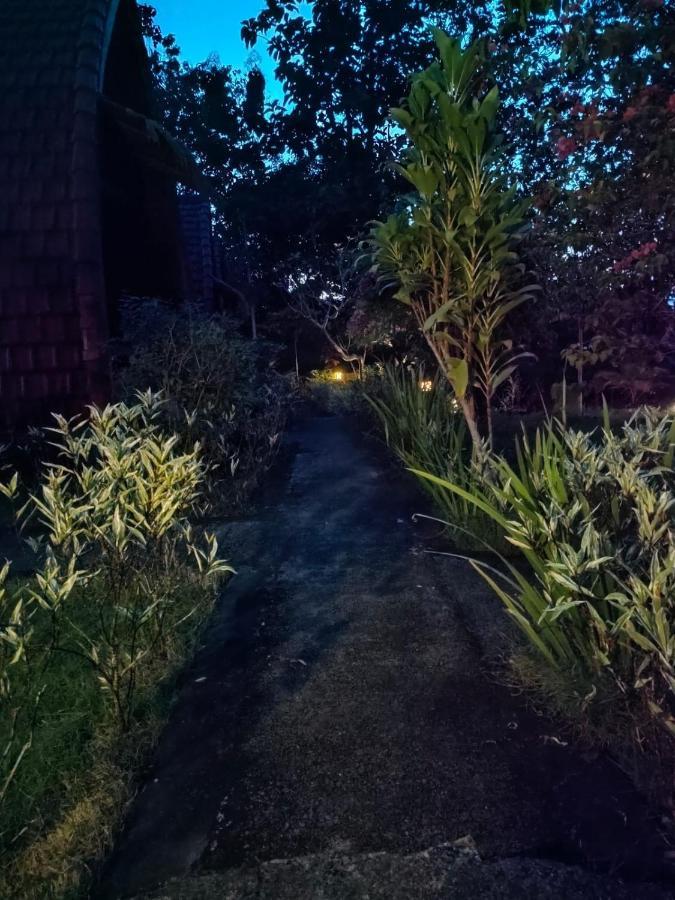 Batumadeg Bougainvillea Bungalow מראה חיצוני תמונה