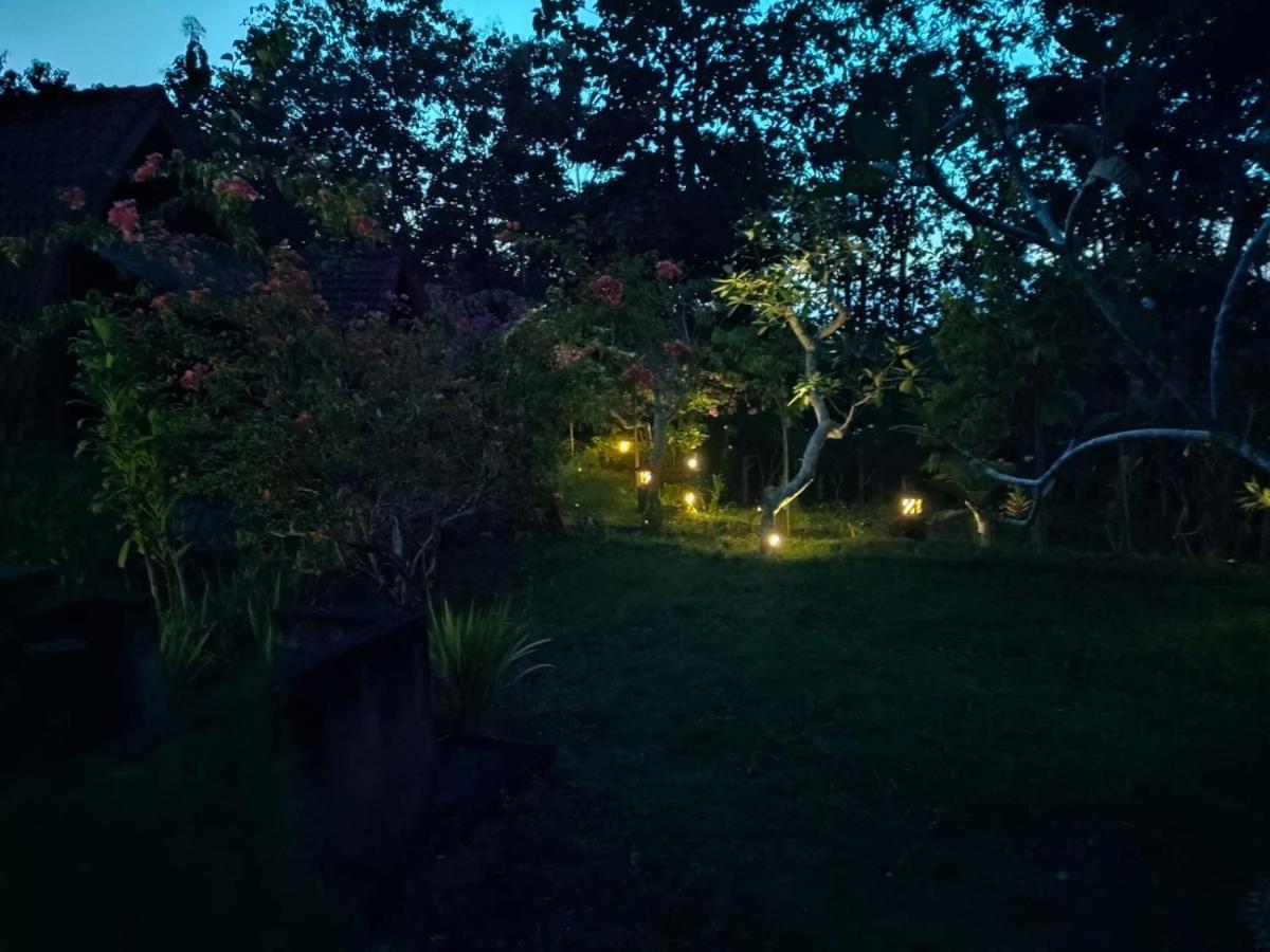 Batumadeg Bougainvillea Bungalow מראה חיצוני תמונה