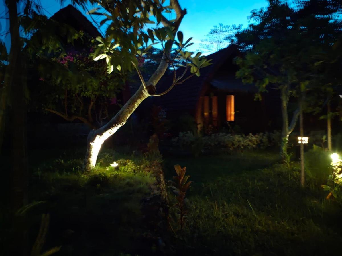 Batumadeg Bougainvillea Bungalow מראה חיצוני תמונה