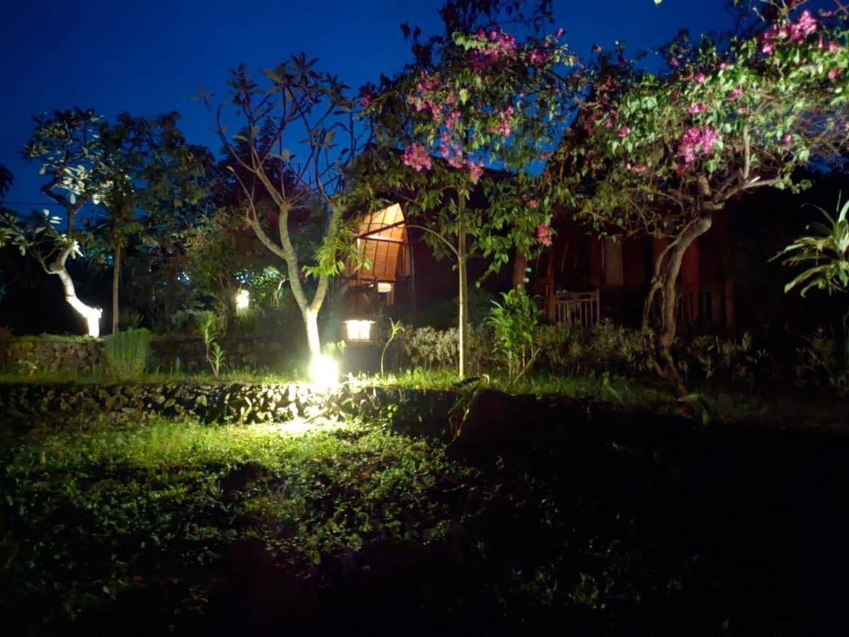 Batumadeg Bougainvillea Bungalow מראה חיצוני תמונה